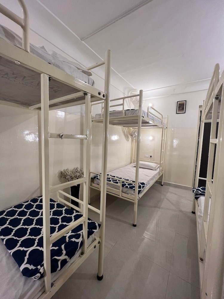 Hostel ivory