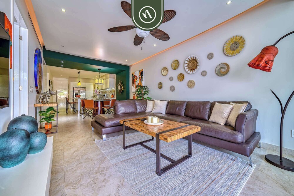 Stunning 2 BR Condo in Romantic Zone - Pool