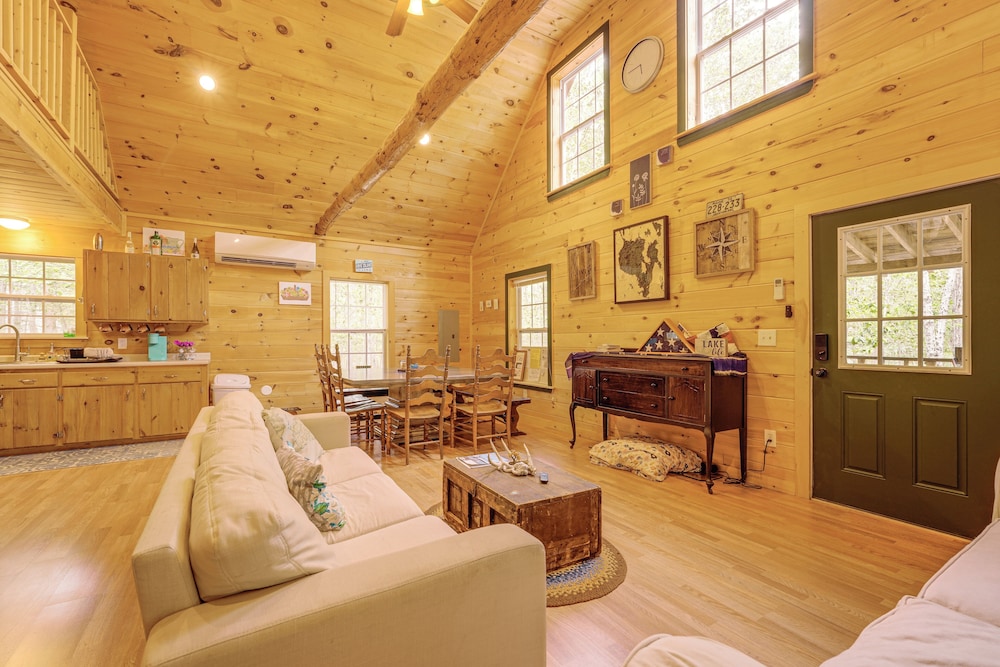 2 Mi to Marina & Beach: Frye Island Retreat!