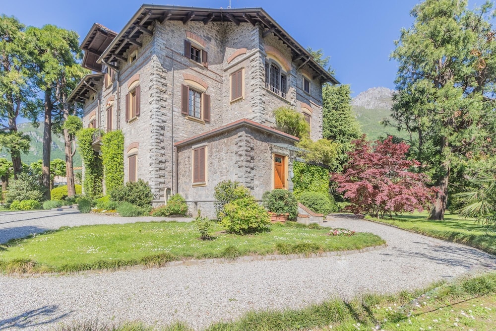 Villa Guzzi in Mandello del Lario photo 1