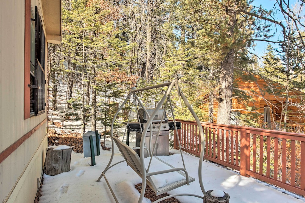 Cloudcroft Cabin w/ Deck: Near Skiing & Fishing!