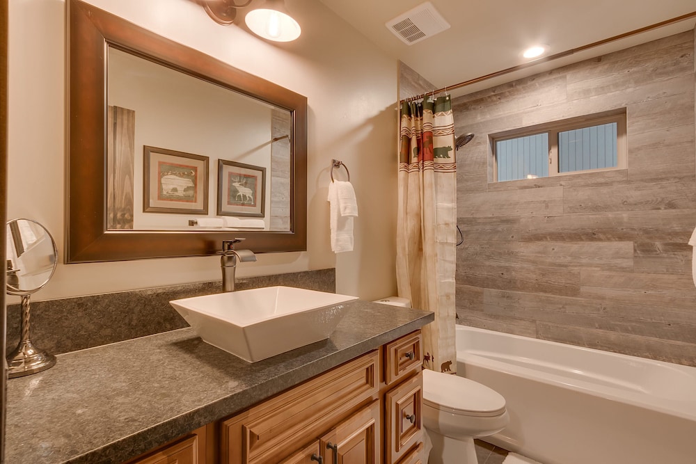 Silver Pines - Ski or Summer 30+ day Home