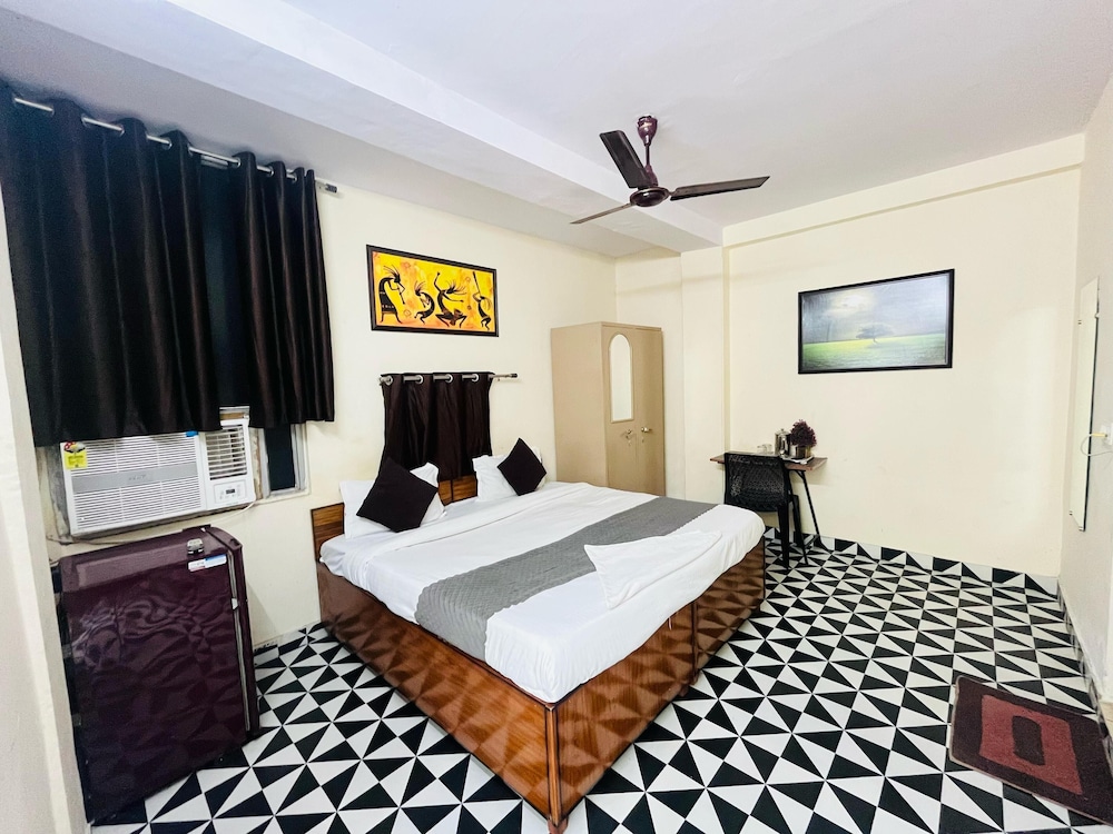 Roomshala Hotel South Embassy