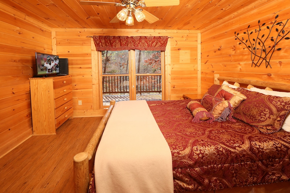 Big Pine Lodge - Six Bedroom Cabin view 4