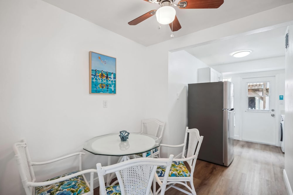 Beach Livin 2 - 1 Bedroom Downstairs
