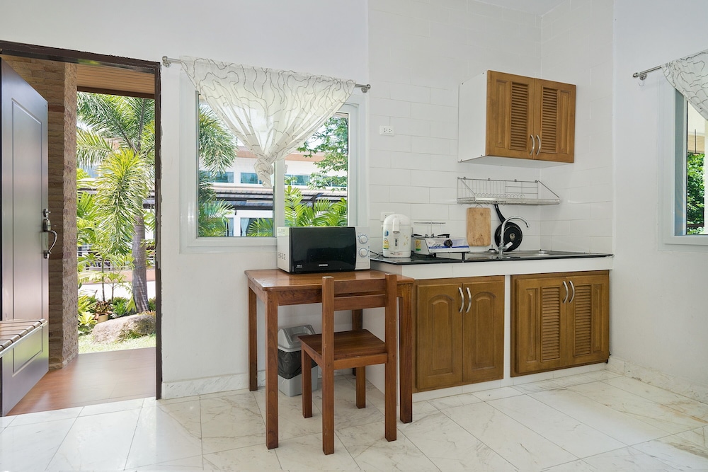 Lipa Bay Residence view 4