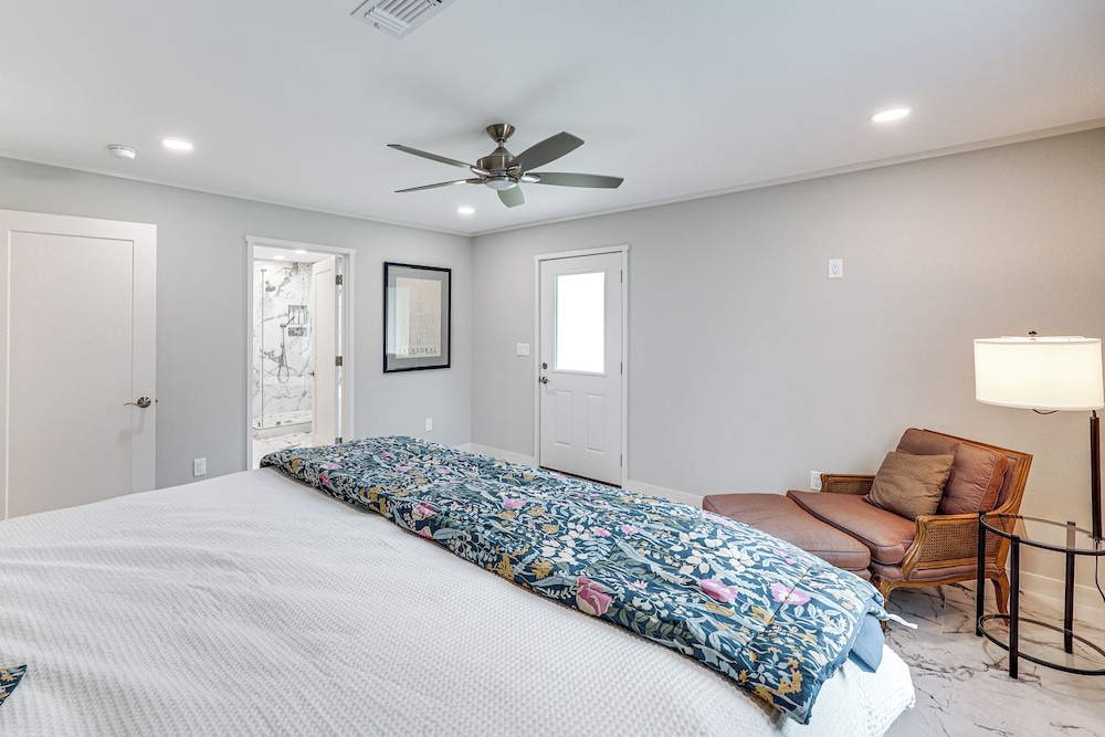 < 1 Mi to Sau: Newly Renovated Home w/ Yard!