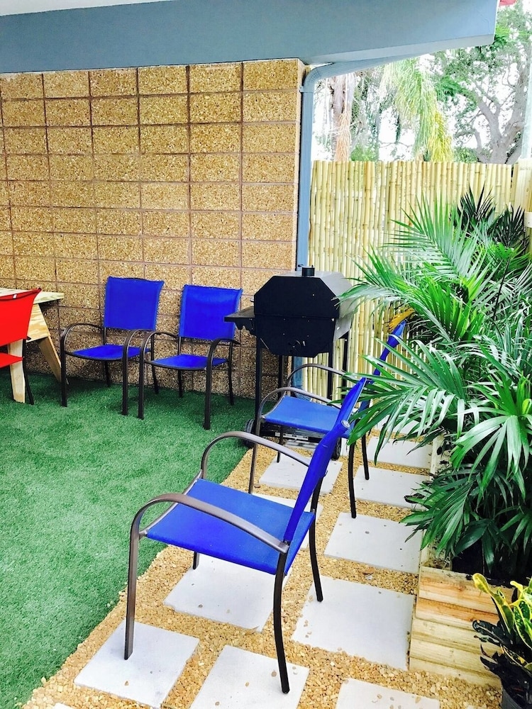 Cozy 2BR in Hollywood FL Pet Friendly
