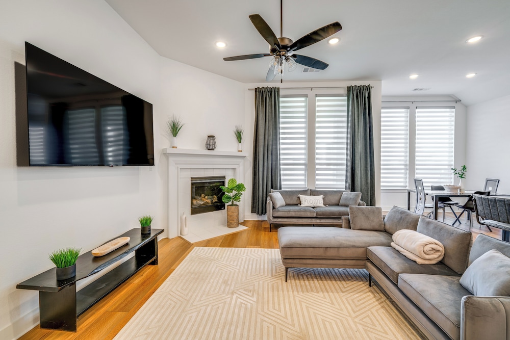 Patio & Yard: Beautiful Family Home in Mansfield!