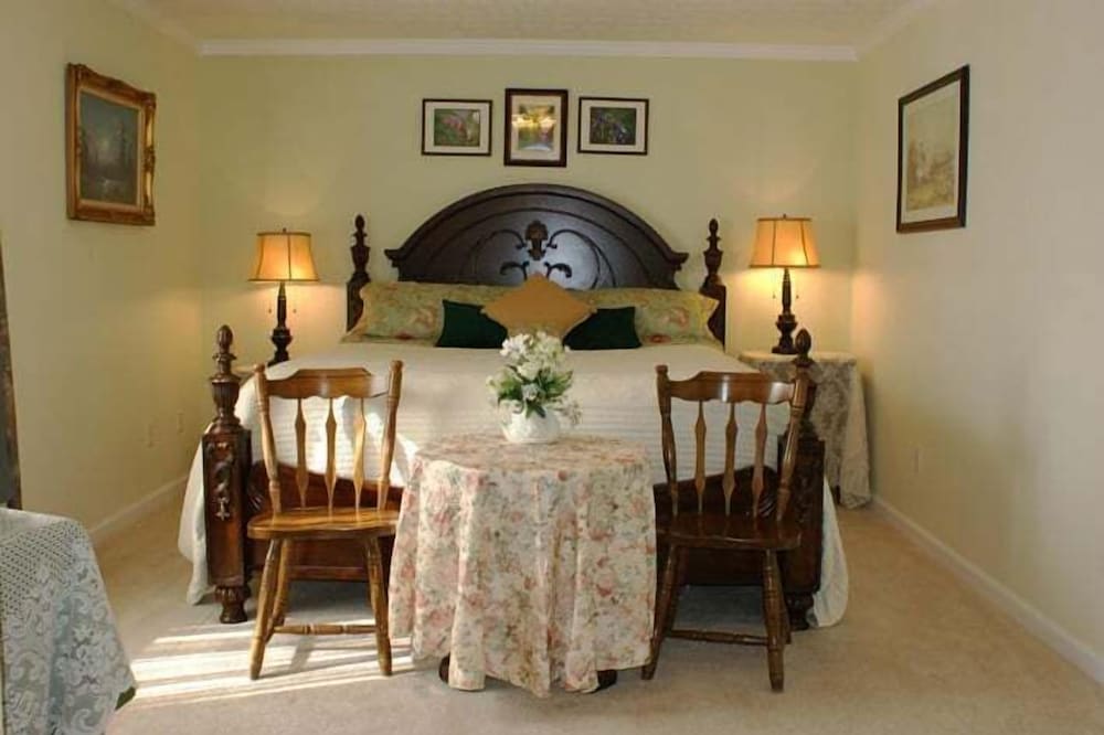 Serenity Hill Bed and Breakfast view 3