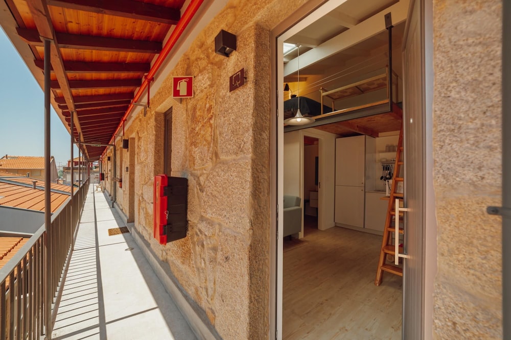 Mezzanine Stylish Apartment Q by Vacationy