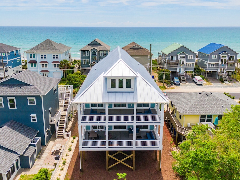 Anchors Aweigh by Topsail Realty