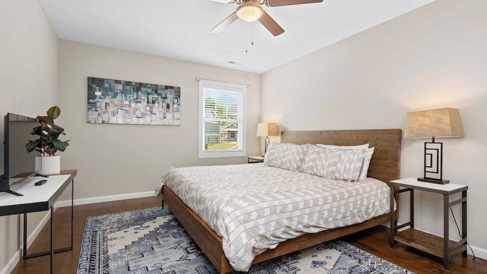 10 Townhomes, Sleeps 89 6 Mins to DT Asheville Sycamore Cove by Avantstay