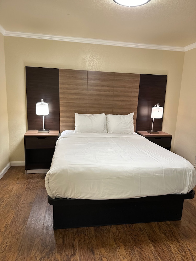 Beachwalker Inn and Suites view 4