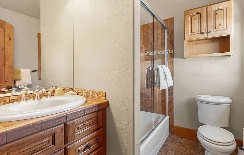 Ski Inn 5 Bedroom Home