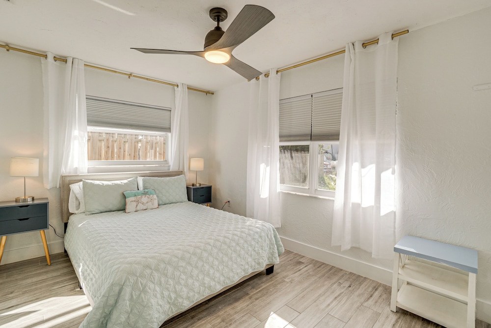 Unwind Poolside + Walk to Beach! Sarasota Retreat