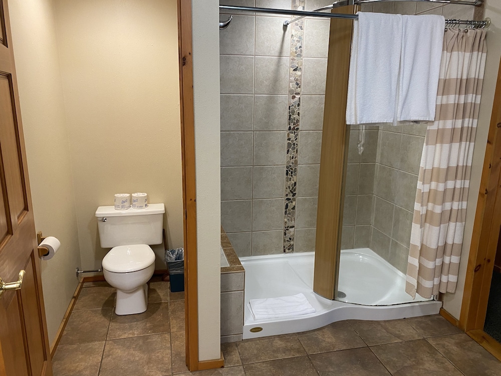 Gunflint Lodge & Outfitters