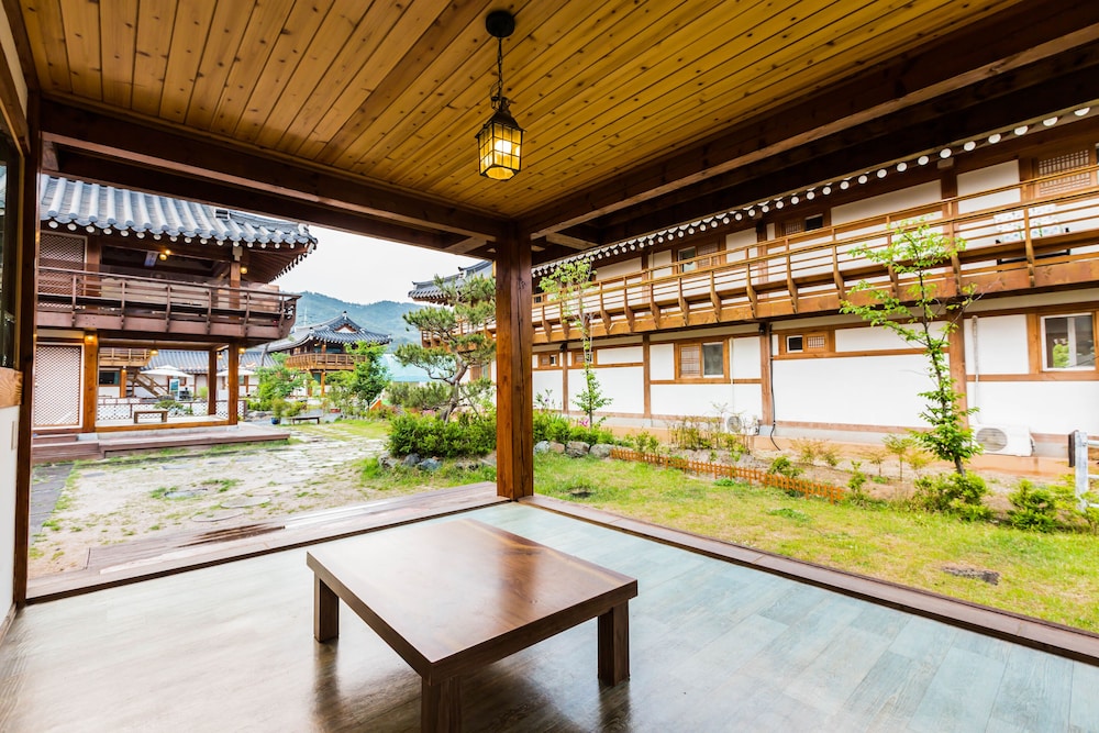 Gyeongju West Namsan Hanok Pension