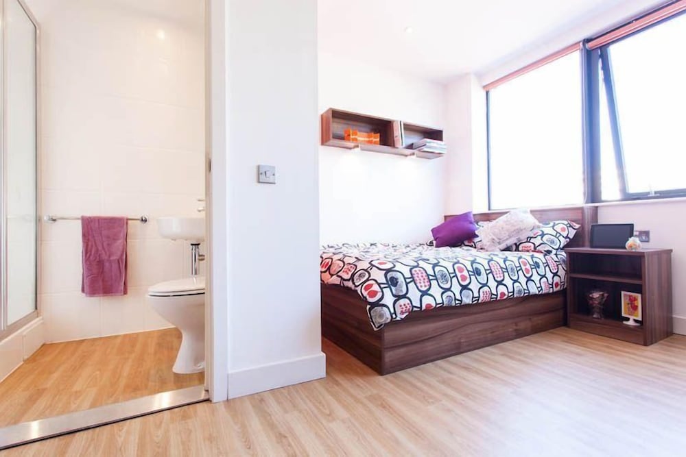 Relax By MPH-200 Chic Studios In Prime Bristol view 5