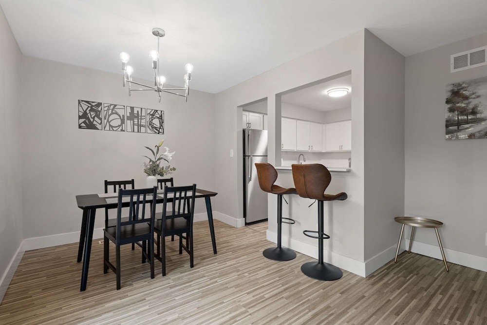 Spacious 2BR 2BA City Haven