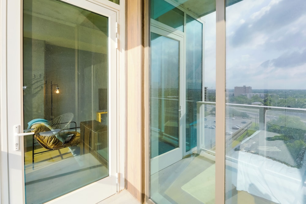 Luxury Austin Condo: Pool Access, Near Downtown! - Image 2