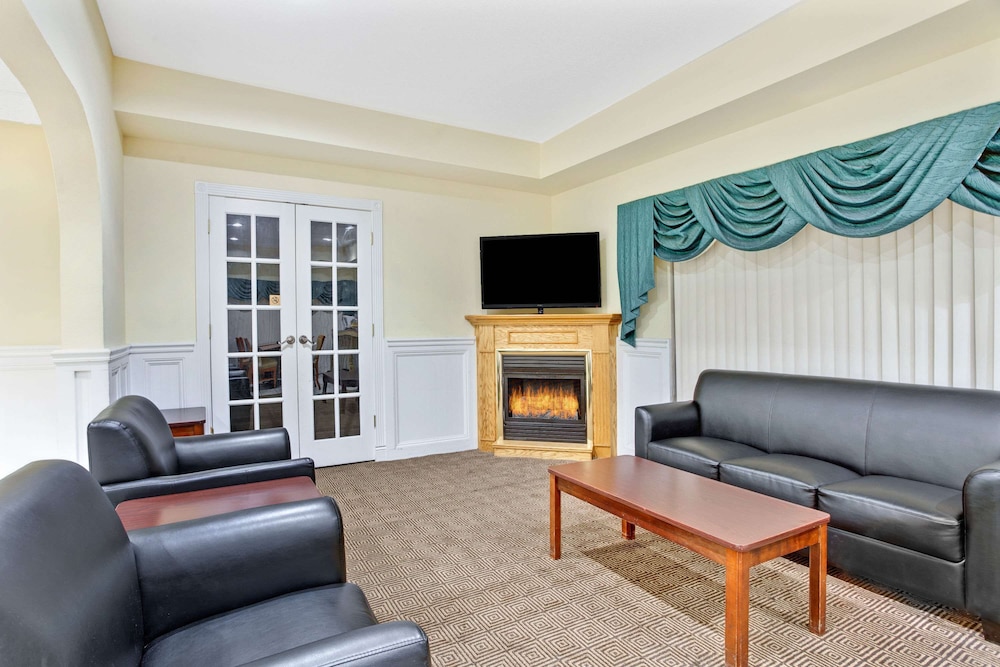 Days Inn & Suites by Wyndham Stockbridge South Atlanta view 2