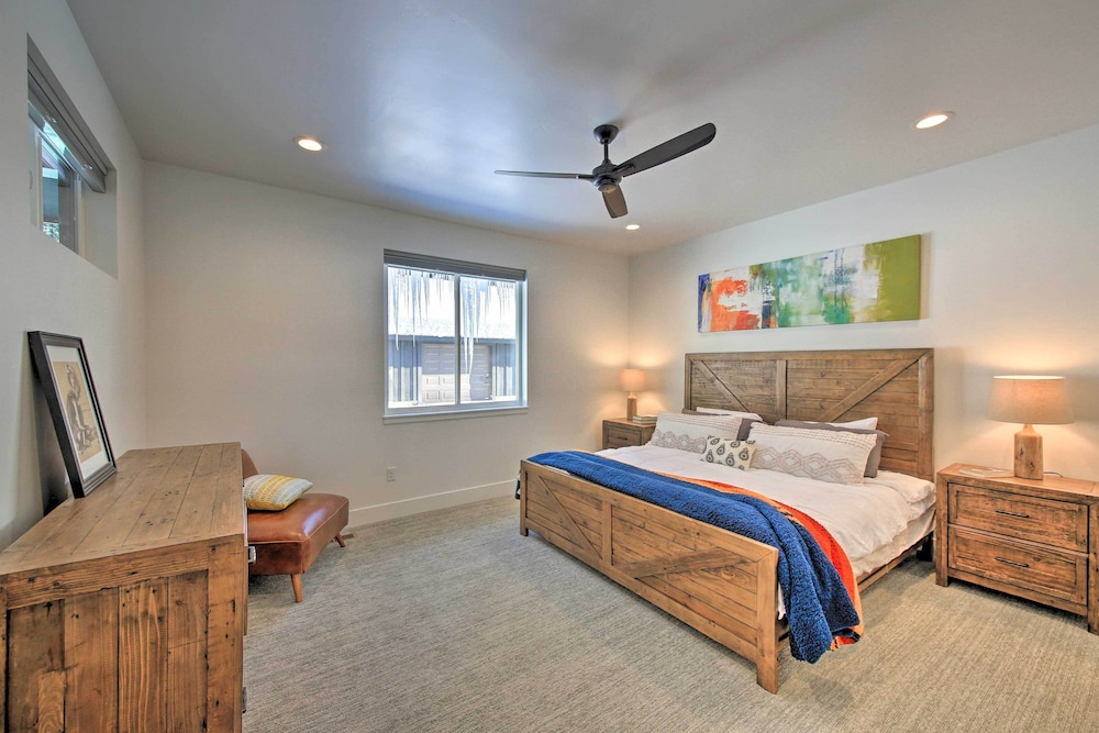 Elegant Priest Lake Townhome  1 Mi From Lake - Property Image 32