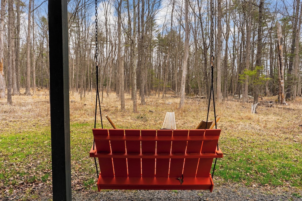 Pool+hot Tub, Firepit Near Hikes, Shops, Dining Cragswood Lodge by Avantstay