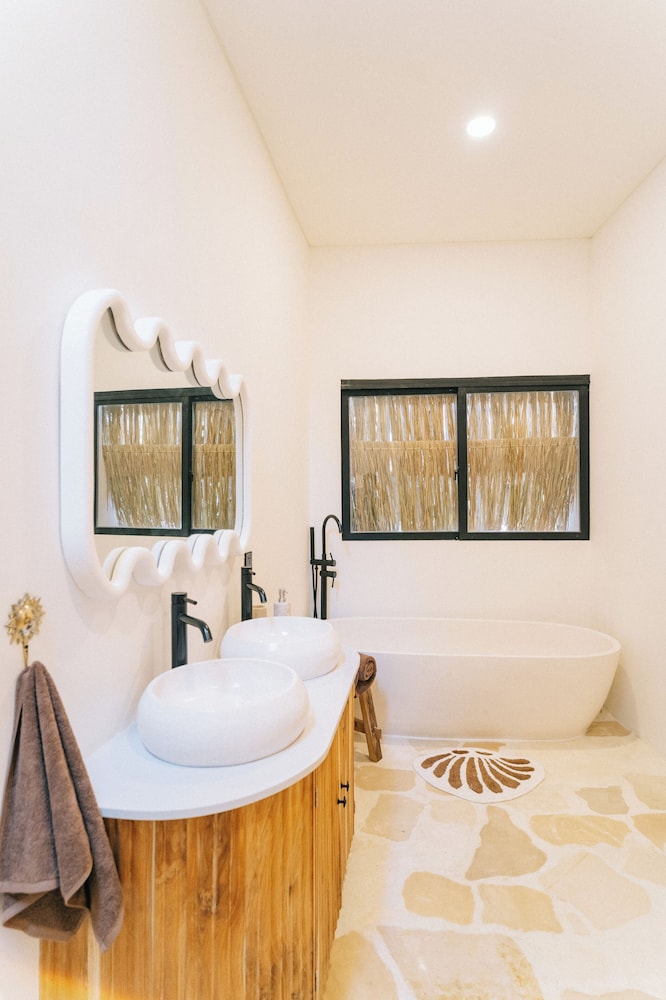 Trendy Boho 3BR Cozy Living 5min to La Brisa
