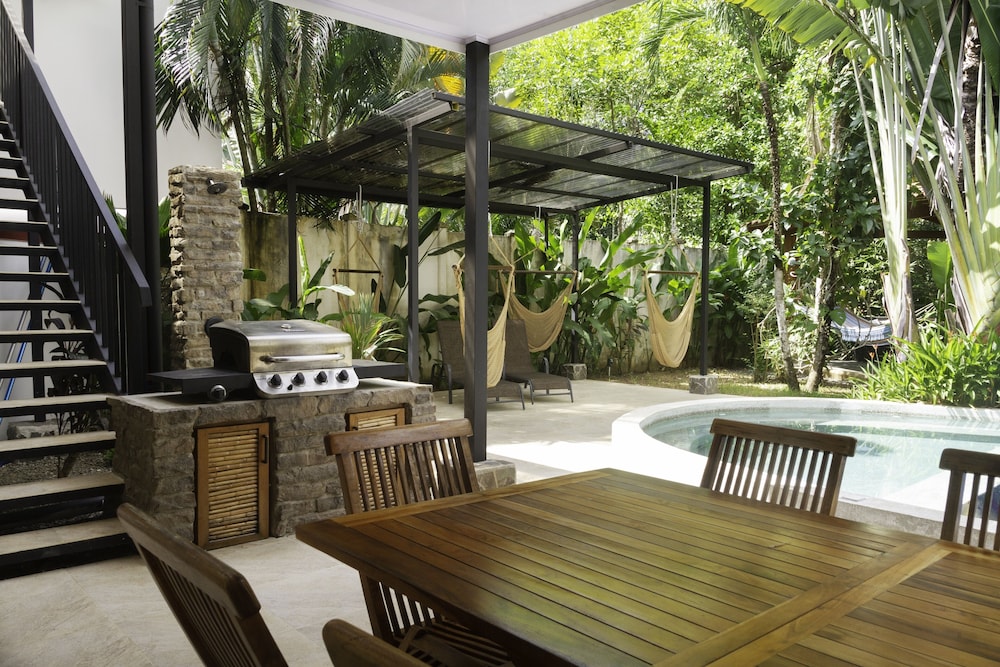Heart of Jaco: Luxury Villa with Pool by RedAwning