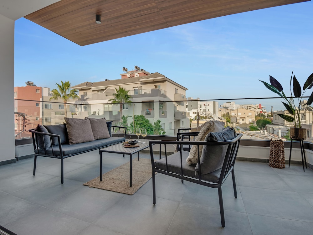 Sanders Palama - Cute 2-bdr Penthouse Apt