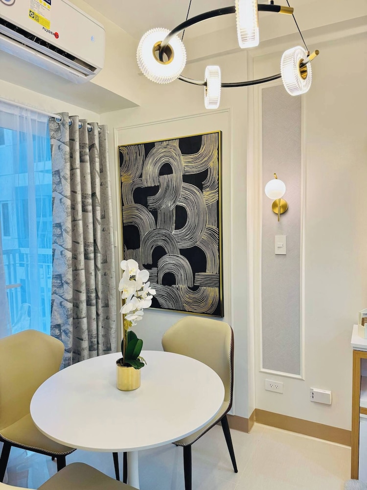 Stylish Condo Room in Iloilo City With Shared Pool