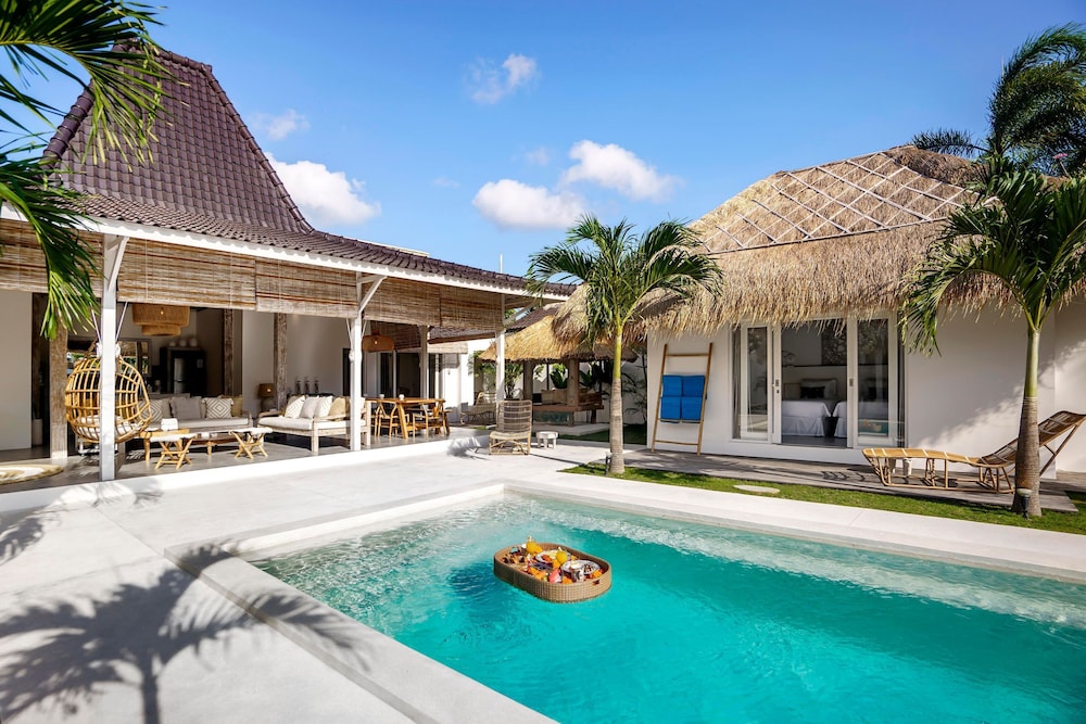 Villa Surga Blue by Alfred in Bali - Brand New 5 BR Pool Villa in the of Seminyak