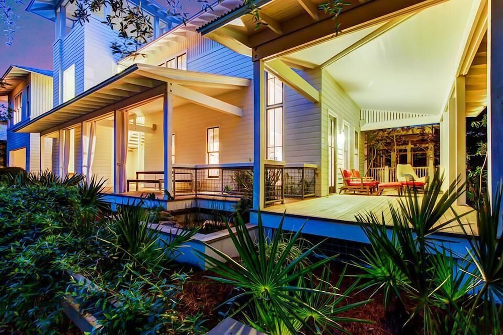 The White House of Watercolor 4 Bedroom Holiday Home by Five Star Properties