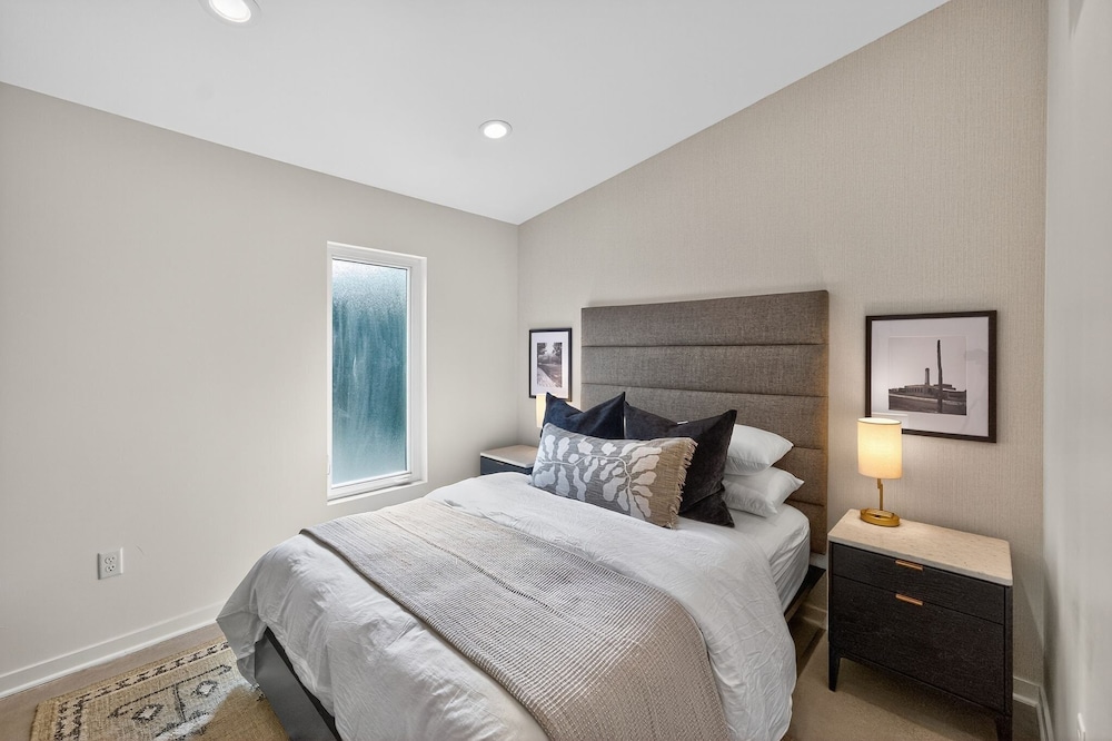 500 House - Unit A 1 Bedroom Townhouse