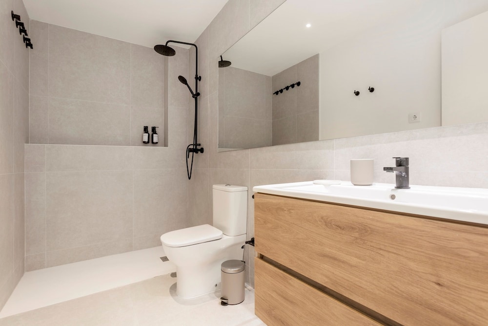 Lovely 2BD Apartment in Madrid Zabaleta I
