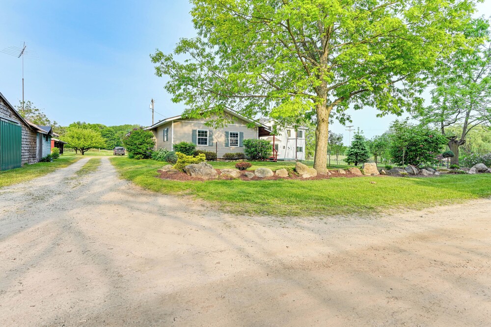 5-acre Kingston Getaway: Pond, Peacocks & Fire Pit