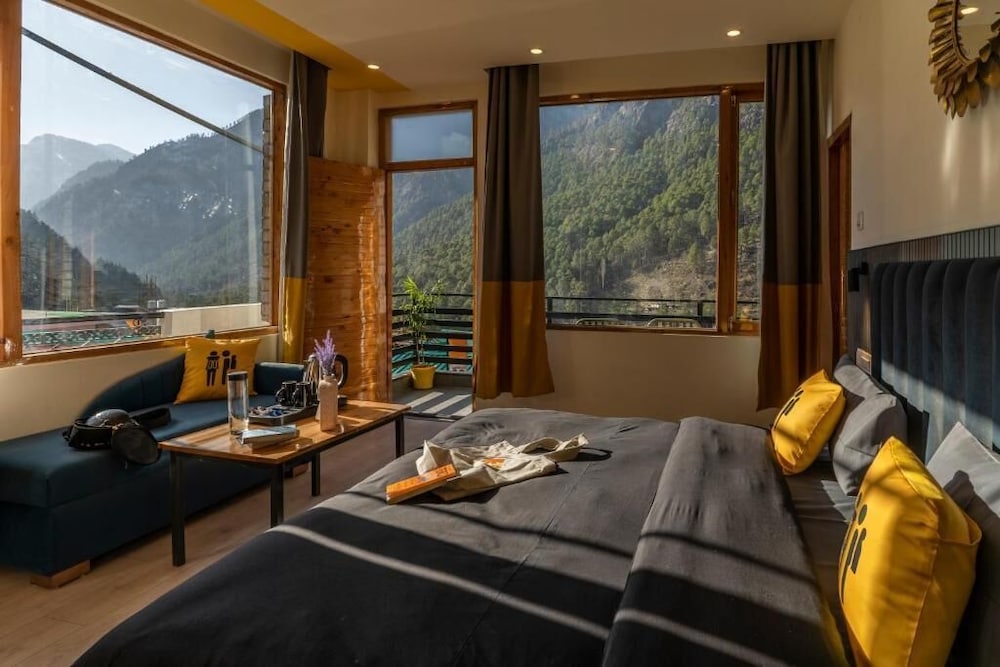 The Hosteller Shimla Valley View