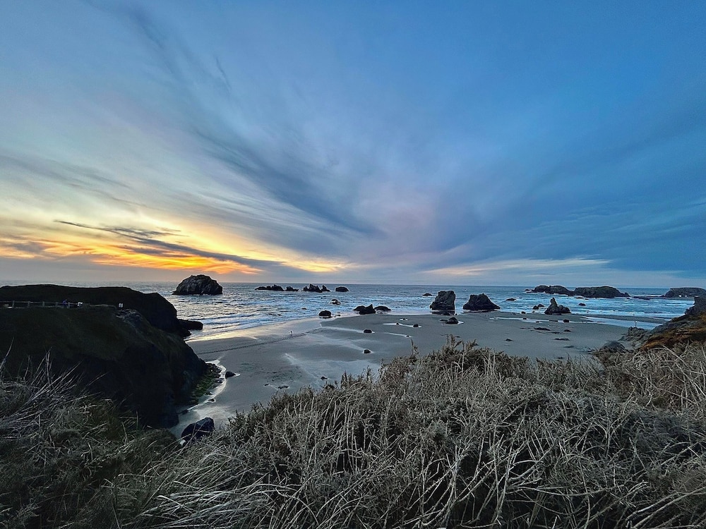 Sunset Oceanfront Lodging