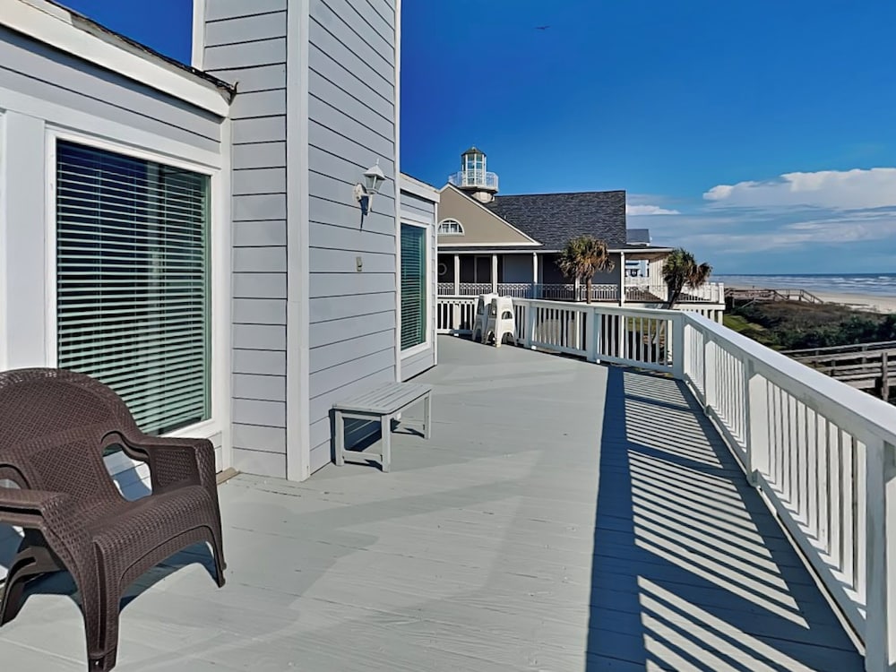 Beachfront Dolphin by Ryson Vacation Rentals