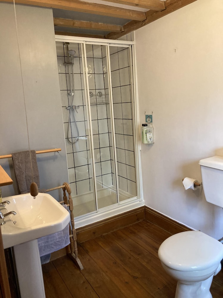 Riverside B & B