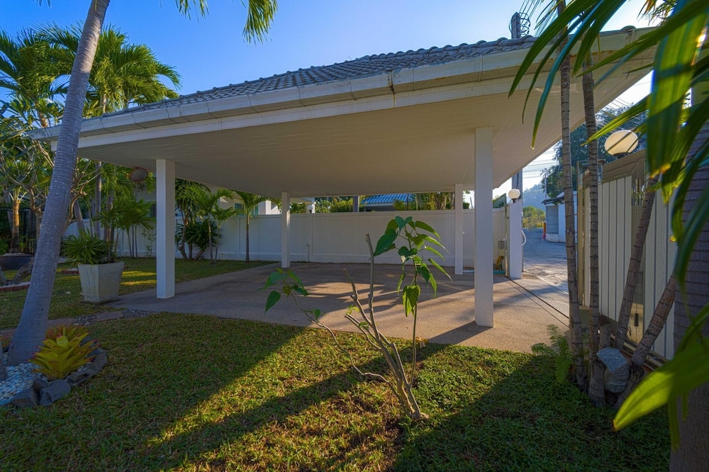Modern Private 3 Bedroom Pool Villa GA1