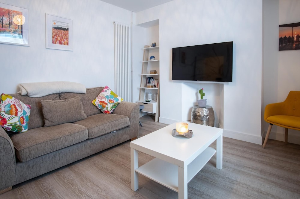 Taliesin - 5 Bedroom Holiday Home - Tenby