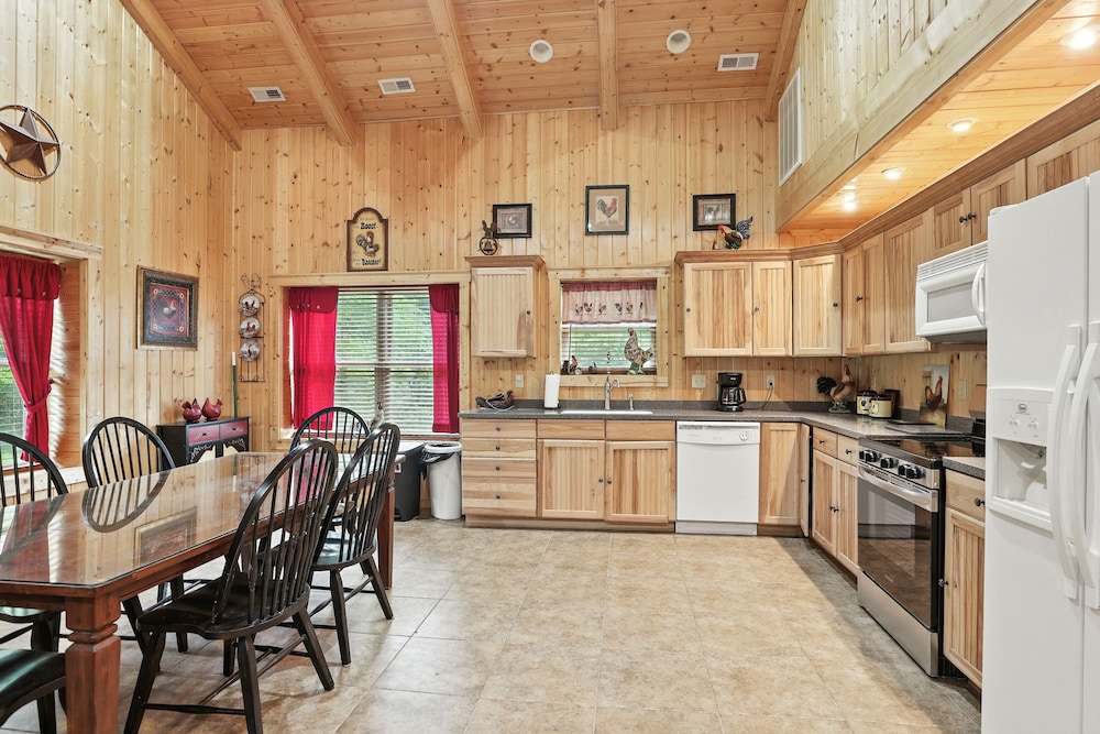 Secluded Mountain Retreat With Stunning Views 4 Bedroom Home