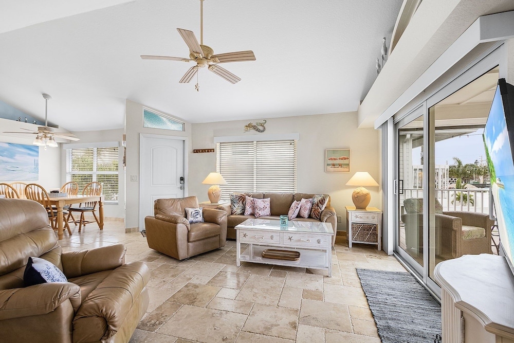 5550 Palmetto Paradise: 3br W/ Gulf Views, Heated Pool 3 Bedroom Home