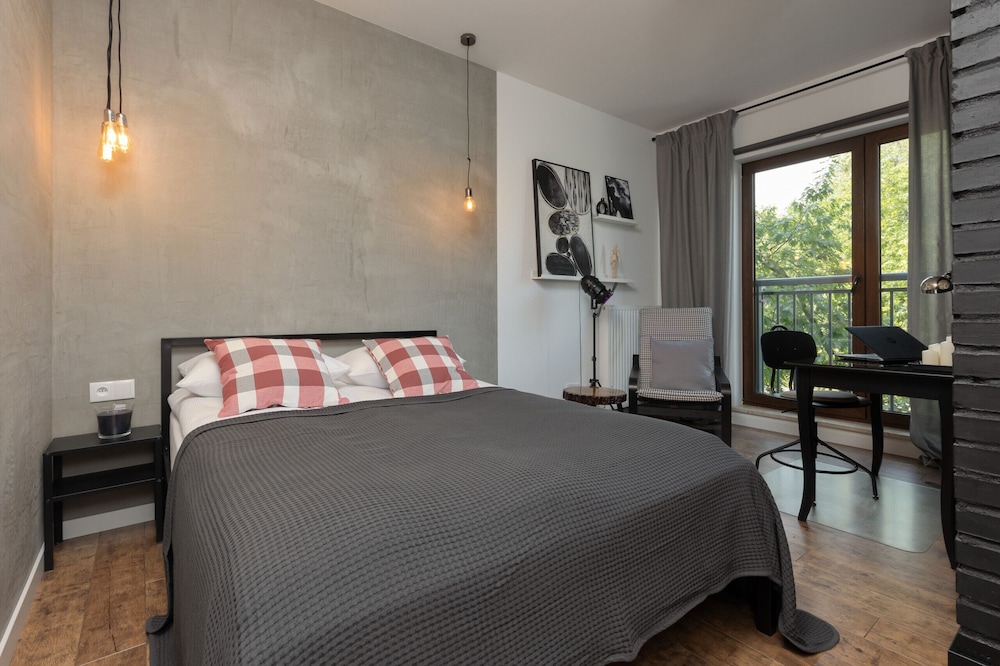 Trendy Apartment Wola by Renters view 4