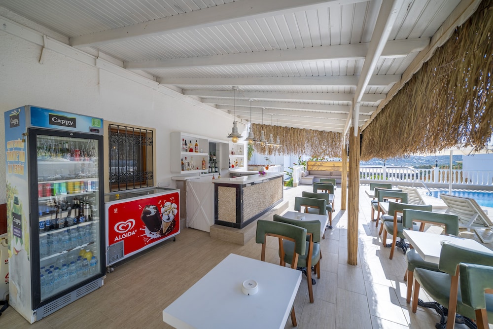 Queen Boutique Hotel - Image 21