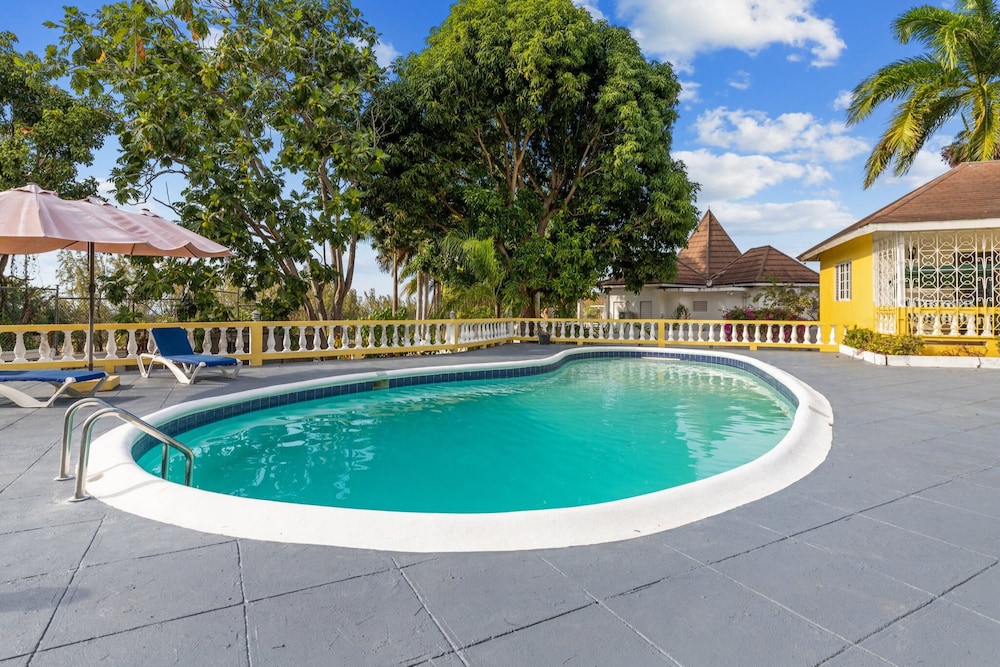 Ironshore Sugarmill Villa W Private Pool 6 Bedroom Villa