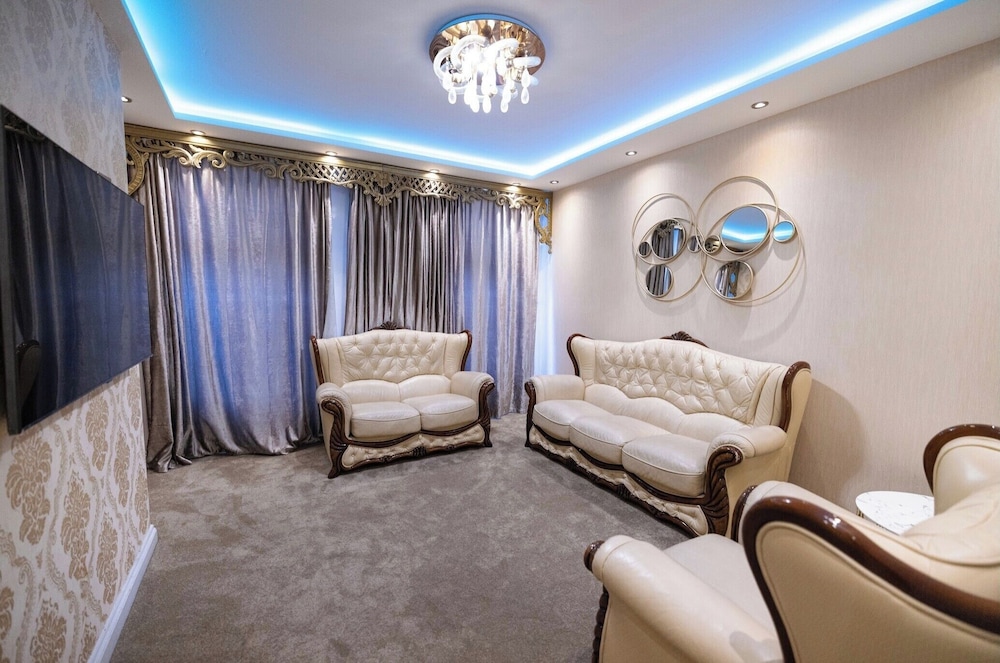 Chic London Apartment in Brown Hart Gardens