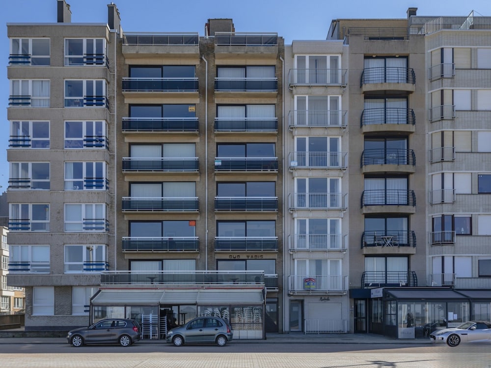 Pleasant Flat on Seafront With Terrace